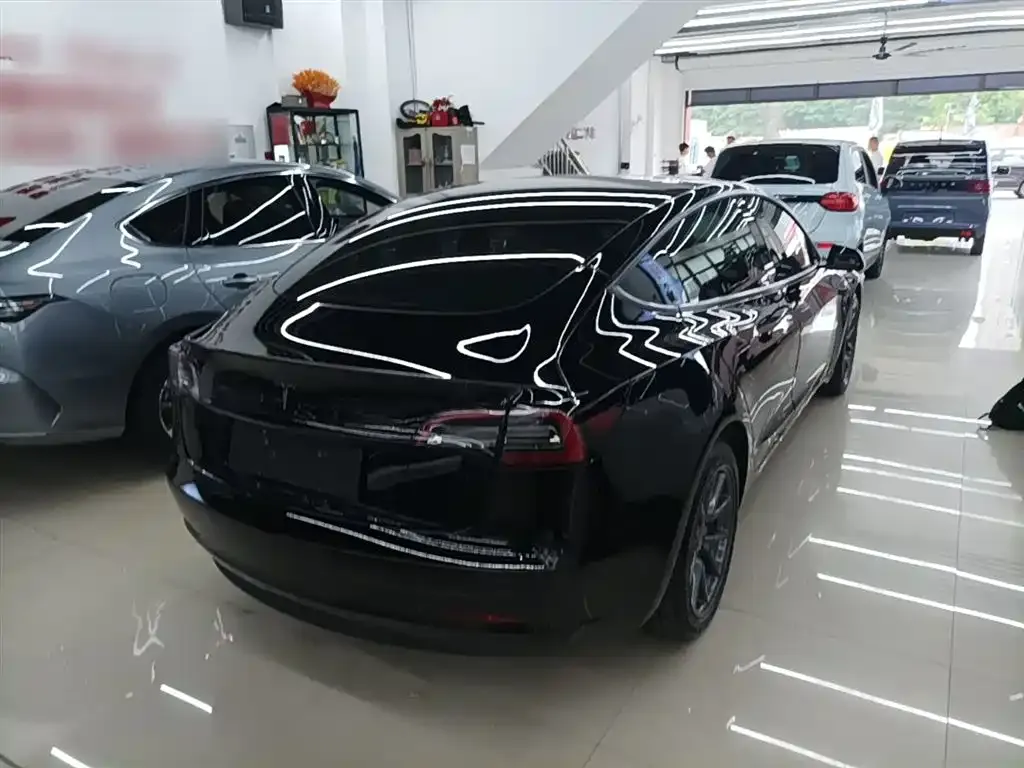 Tesla Model 3 — фото 4