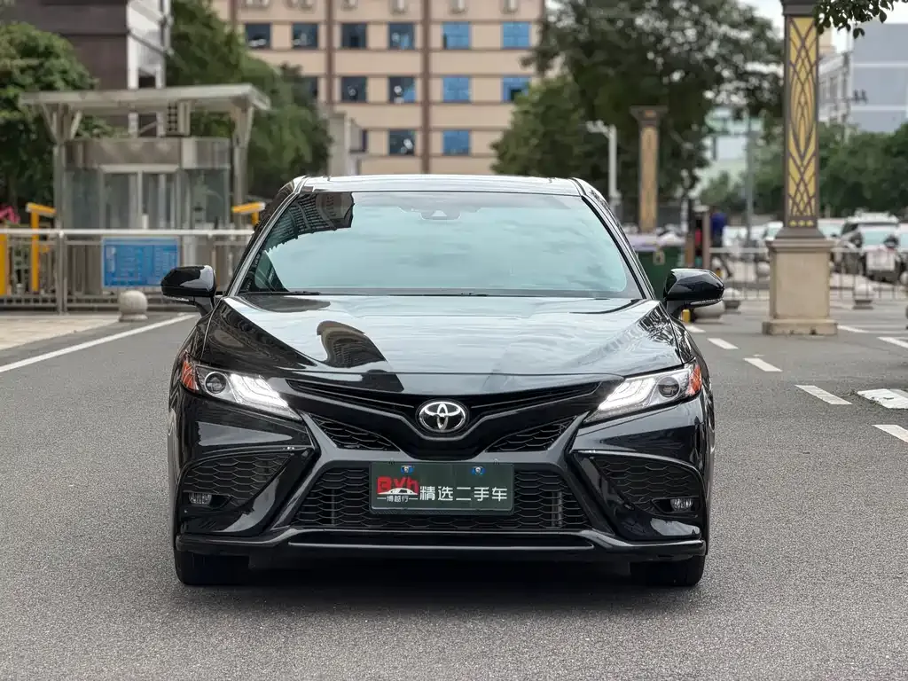 Toyota Camry 2023 из CN, фото 2