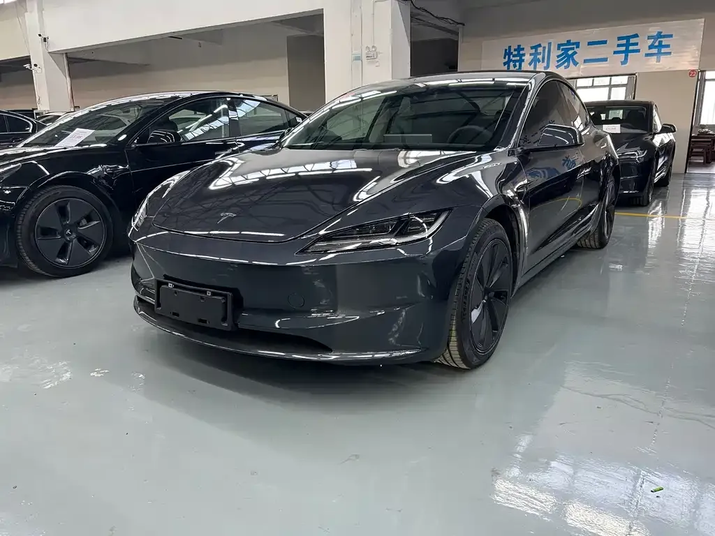 Tesla Model 3 — фото 1
