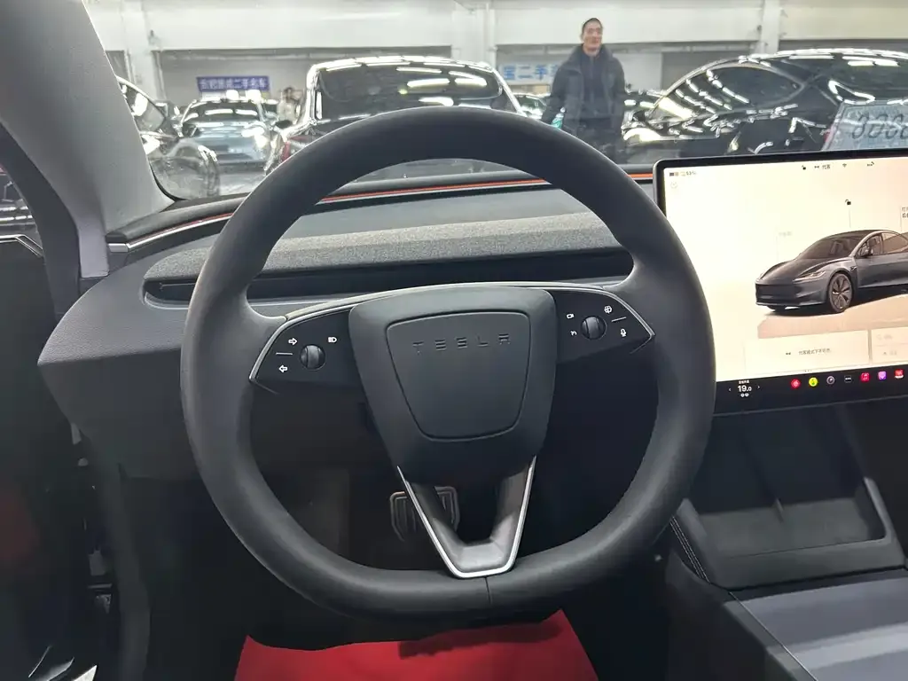 Tesla Model 3 — фото 10