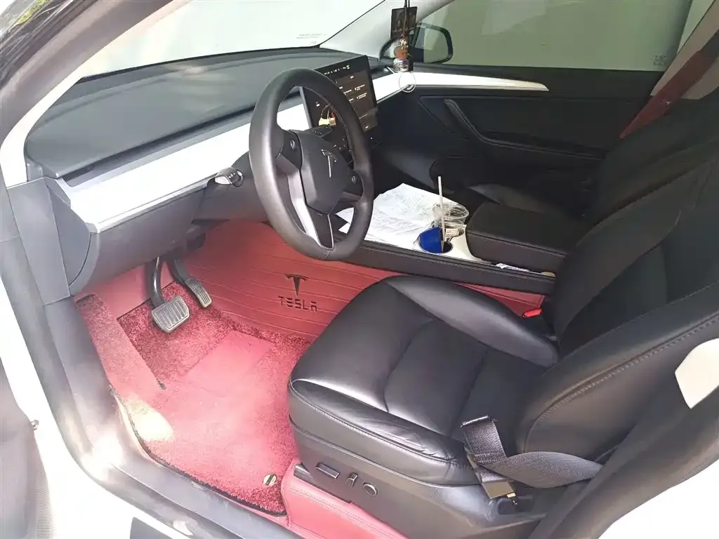 Tesla Model Y — фото 2