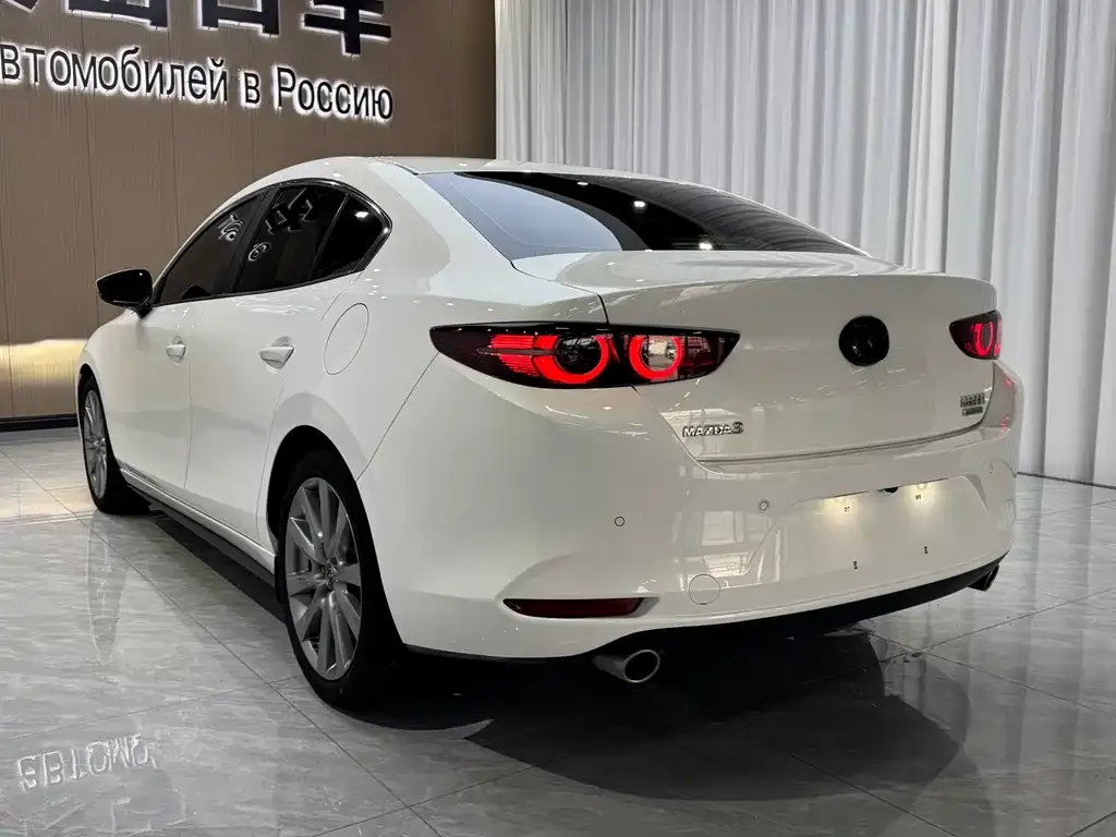 Mazda 3 Axela — фото 4