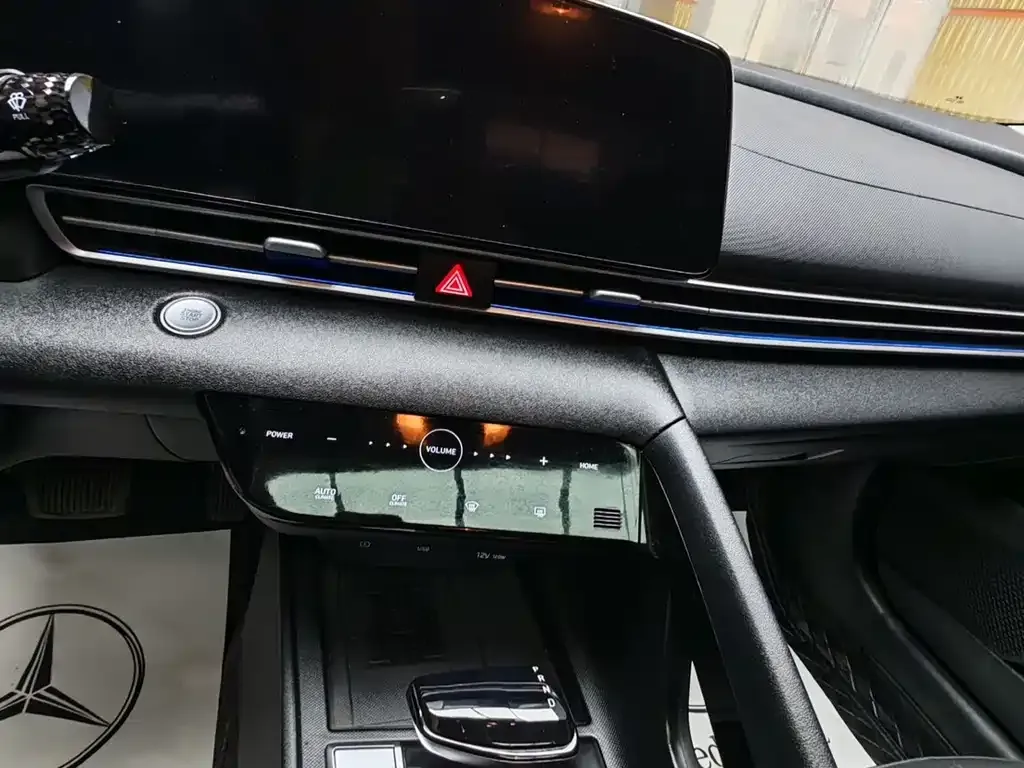 Hyundai Elantra — фото 10