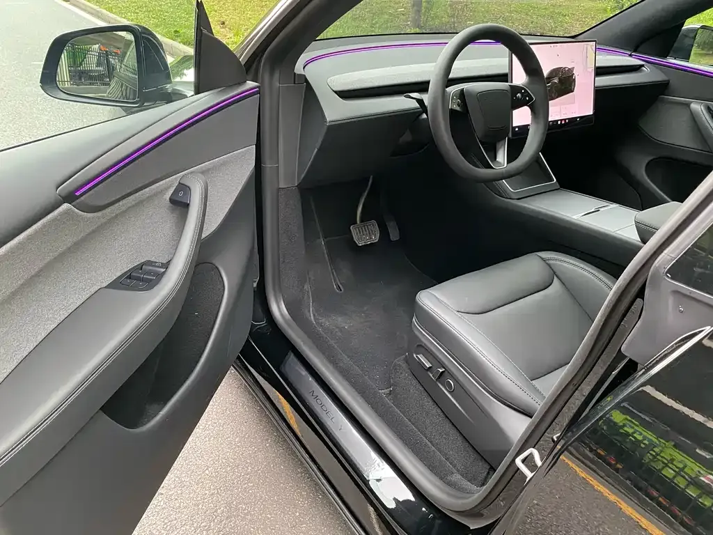 Tesla Model Y — фото 7