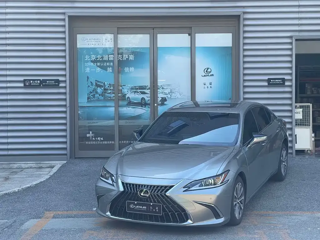 Lexus ES — фото 1