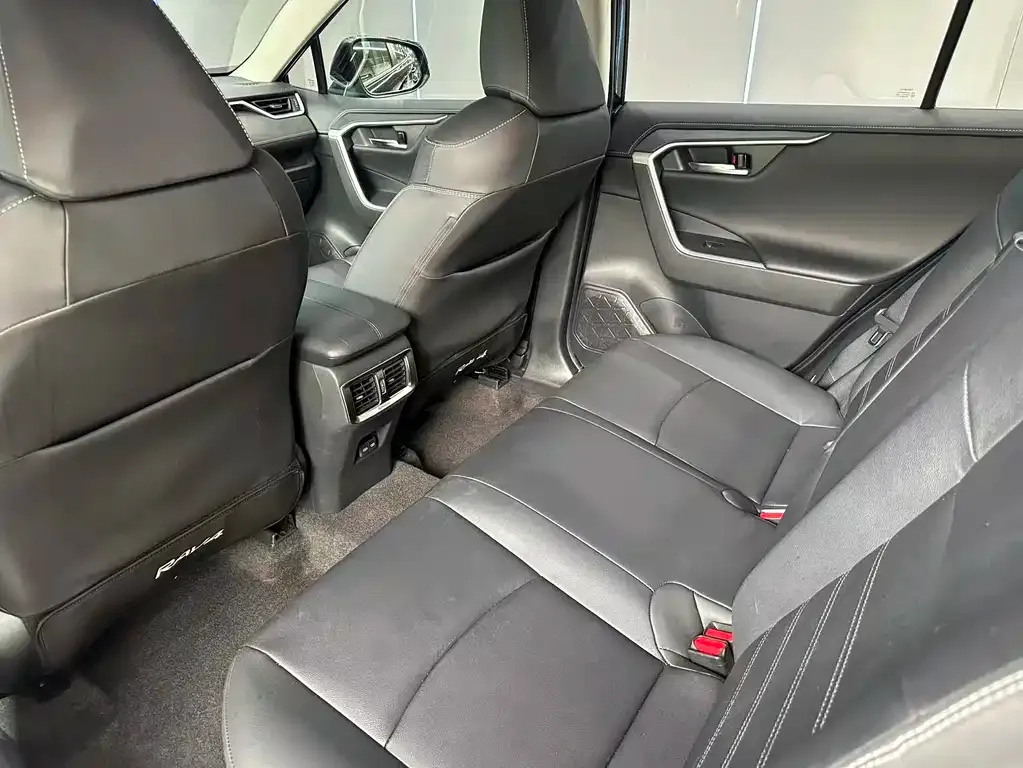 Toyota RAV4 — фото 5