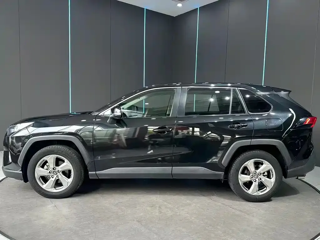 Toyota RAV4 — фото 4