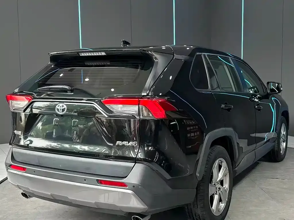 Toyota RAV4 — фото 10
