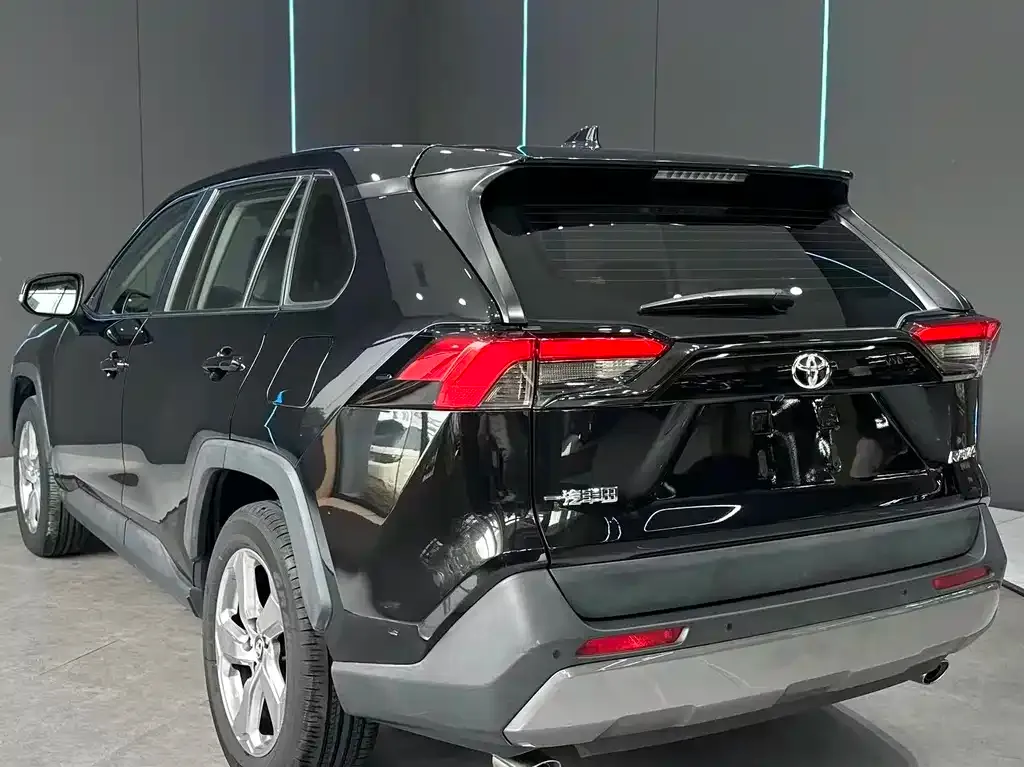 Toyota RAV4 — фото 2