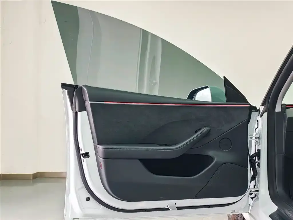 Tesla Model 3 — фото 2