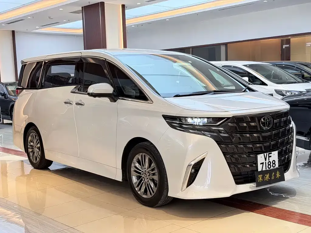 Toyota Alphard — фото 1