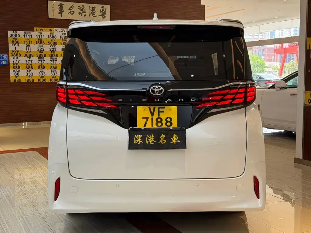 Toyota Alphard — фото 4