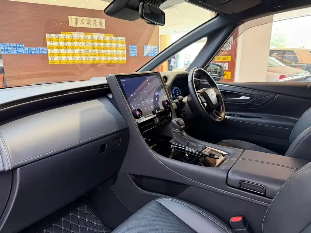 Toyota Alphard — фото 6