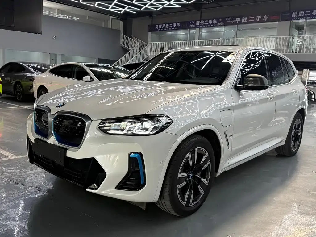 BMW iX3 — фото 1