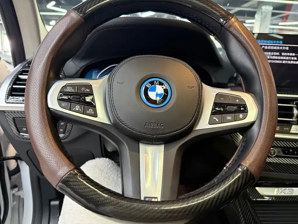 BMW iX3 — фото 9