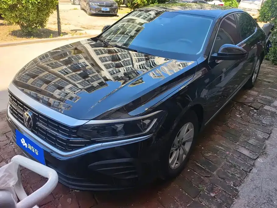 Volkswagen Passat — фото 1