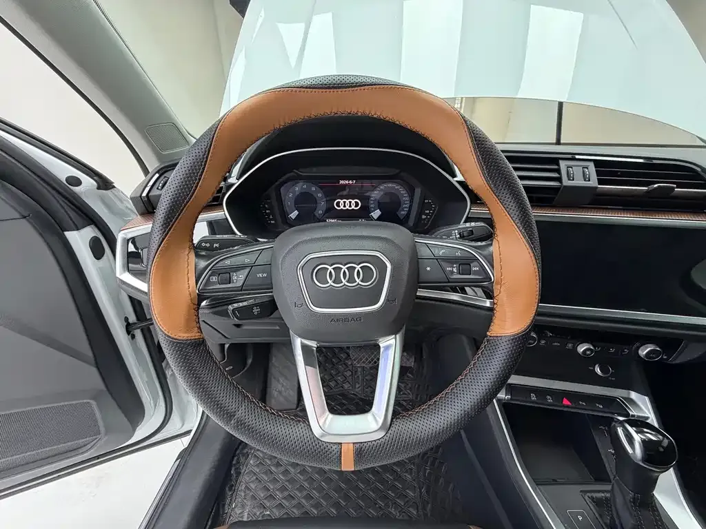 Audi Q3 — фото 10