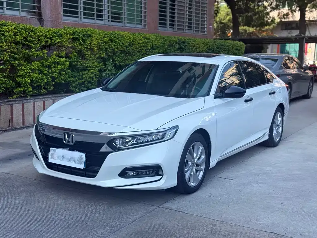 Honda Accord — фото 1