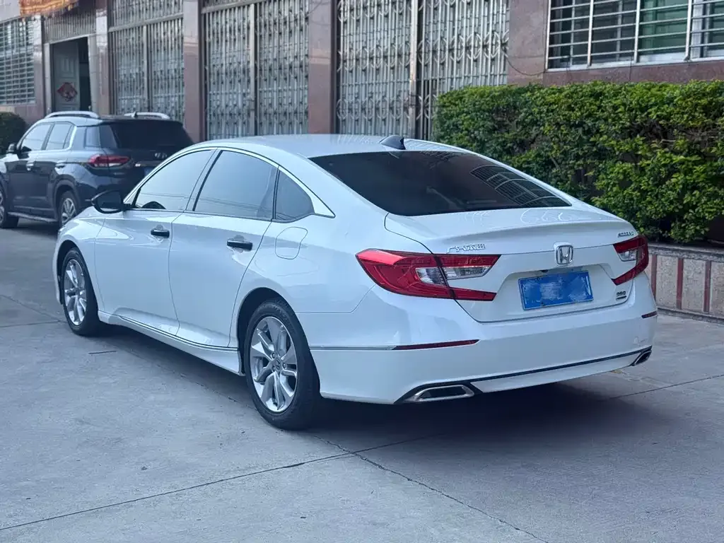 Honda Accord — фото 3