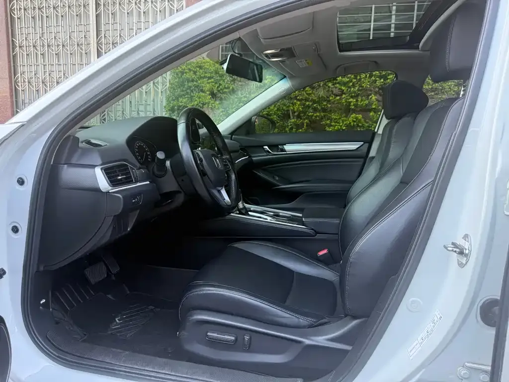 Honda Accord — фото 9