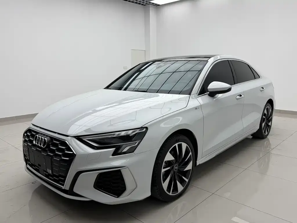 Audi A3 — фото 1