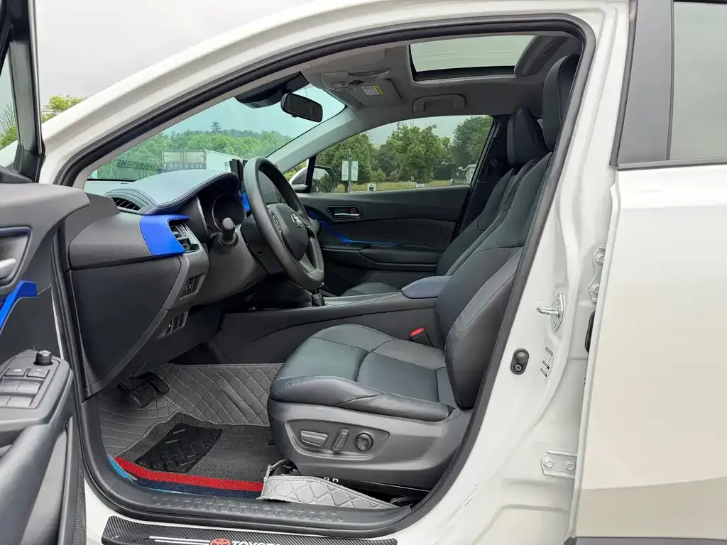 Toyota C-HR 2023 из CN, фото 2
