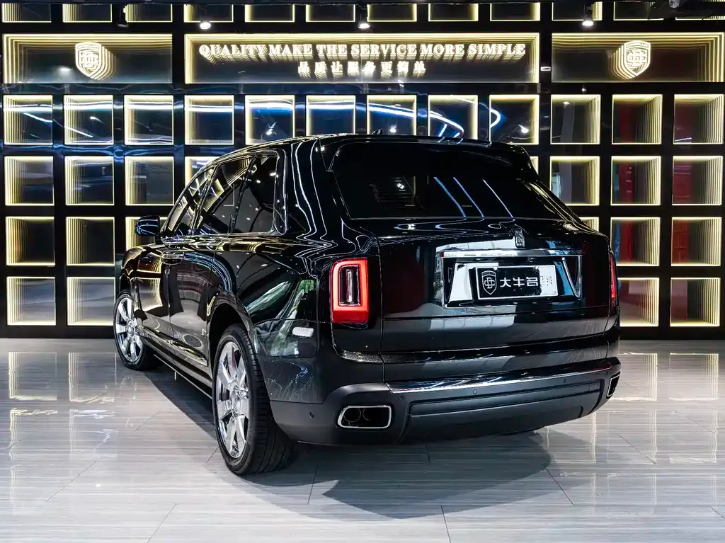 Rolls-Royce Cullinan — фото 10