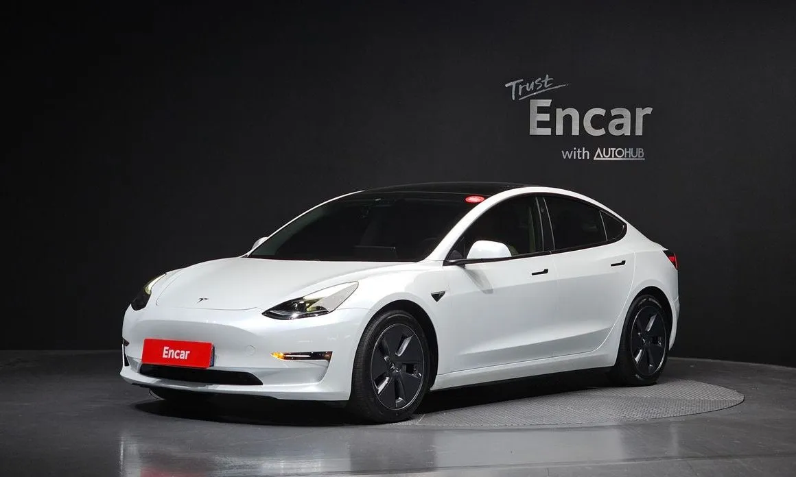 Tesla Model 3 — фото 1