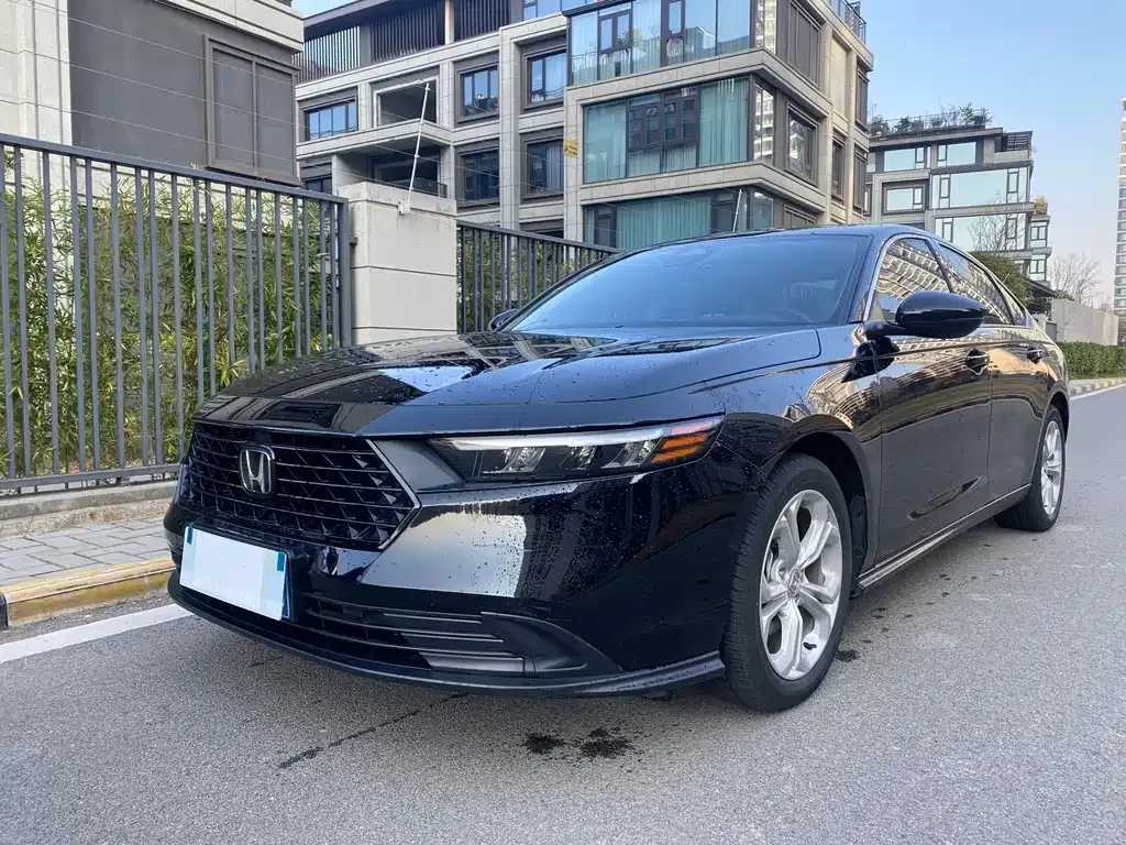 Honda Accord — фото 1