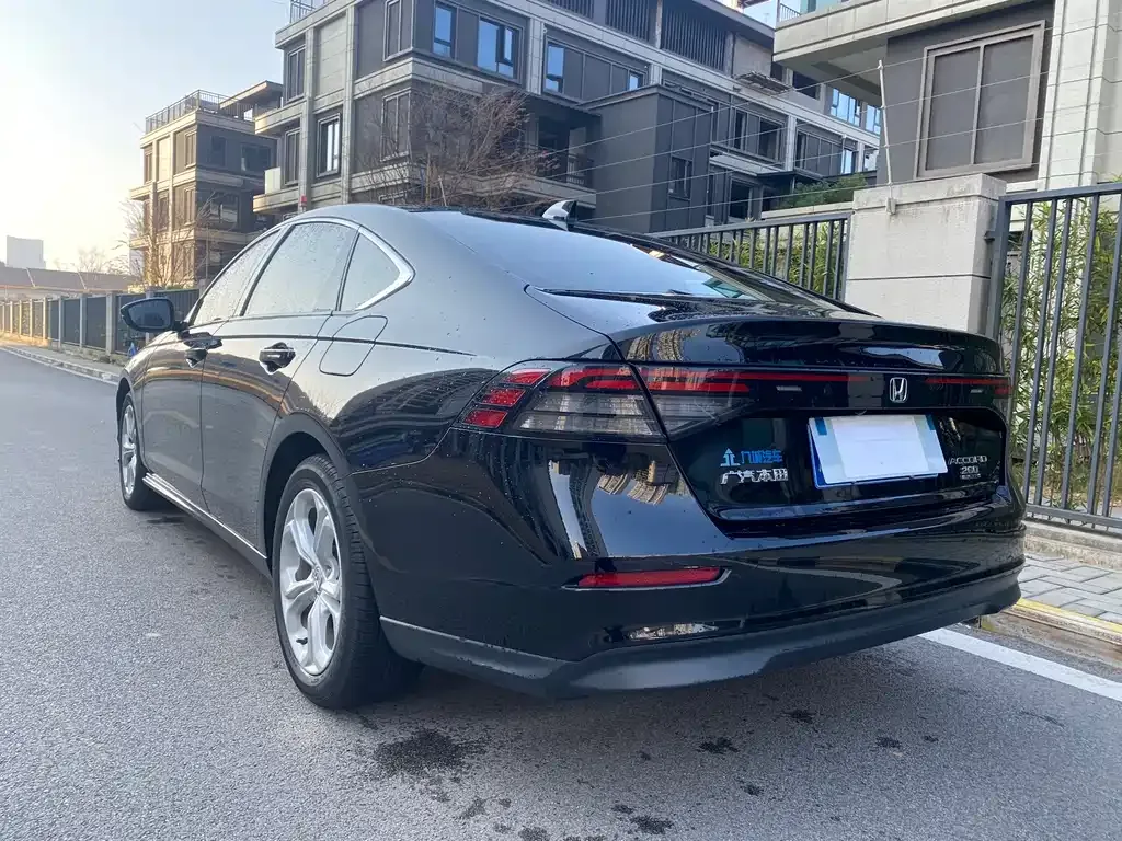 Honda Accord — фото 9