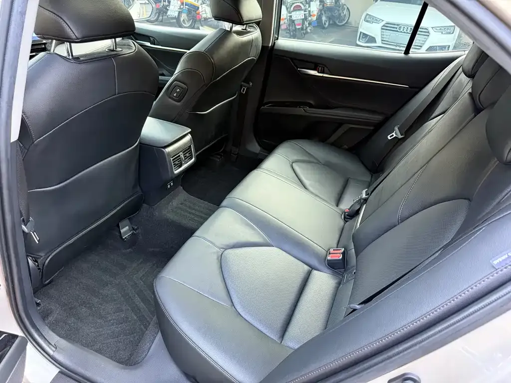 Toyota Camry 2023 из CN, фото 4