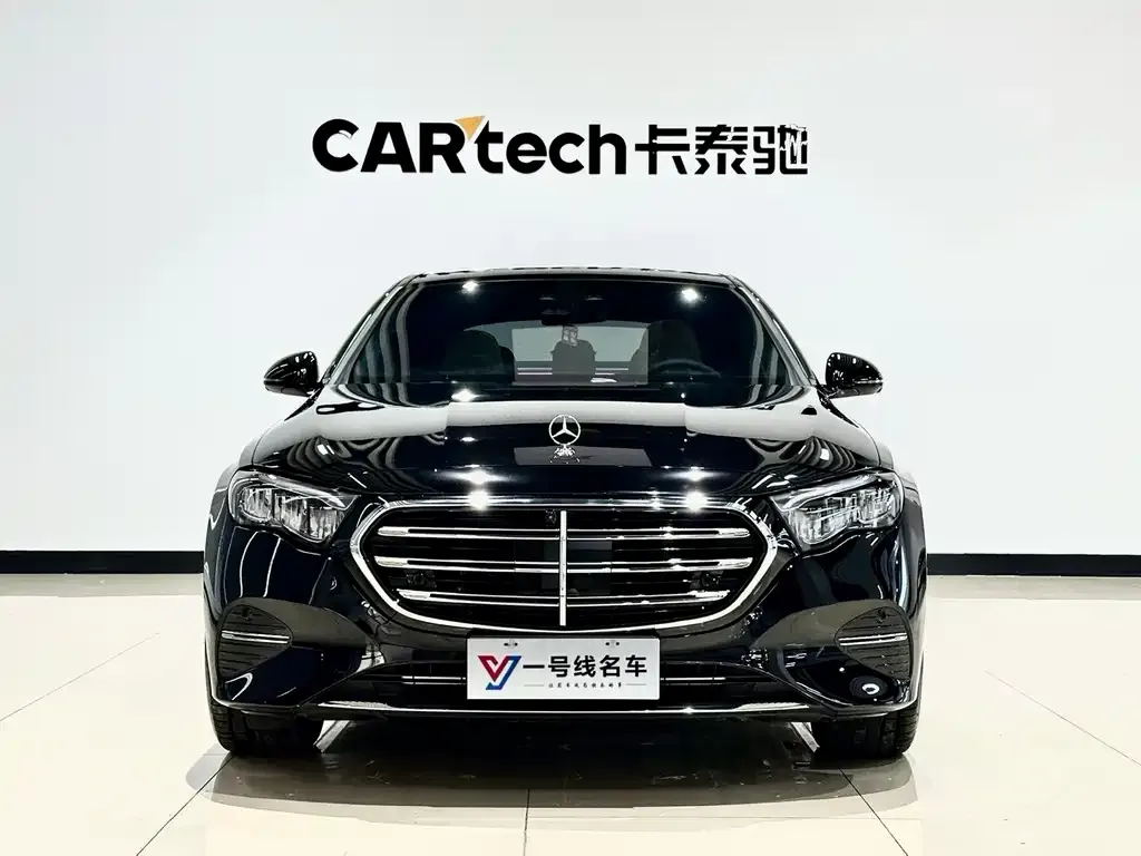 Mercedes-Benz E-Class — фото 1