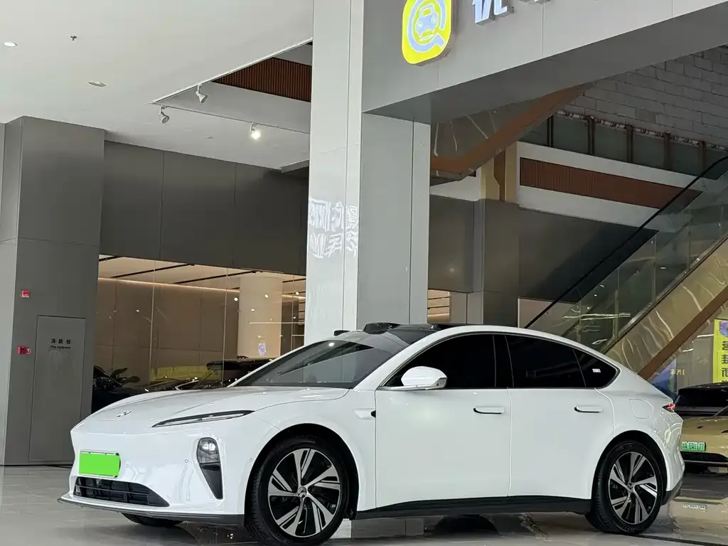 NIO ET5