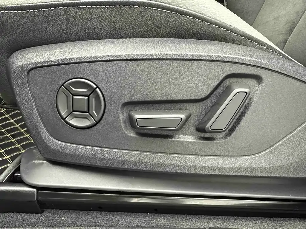 Audi Q3 — фото 10