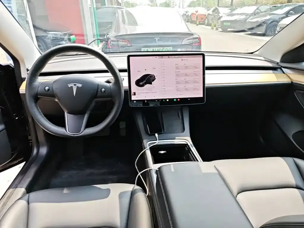 Tesla Model 3 — фото 4