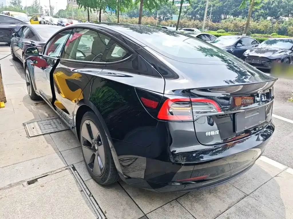 Tesla Model 3 — фото 5