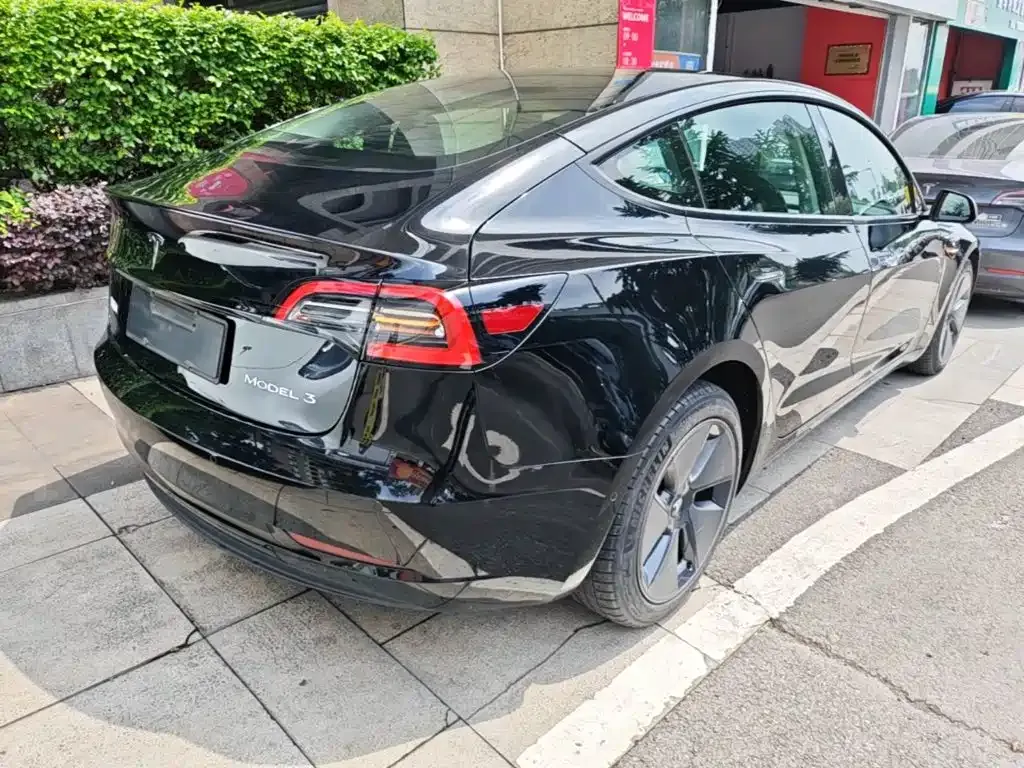 Tesla Model 3 — фото 8