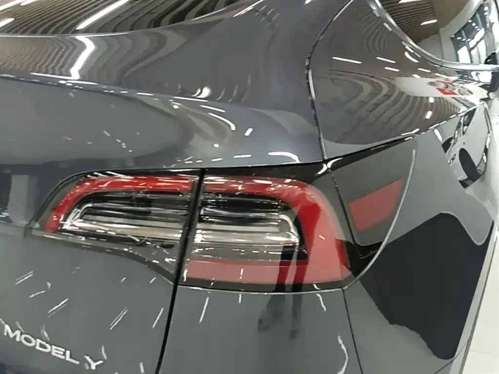 Tesla Model Y — фото 5