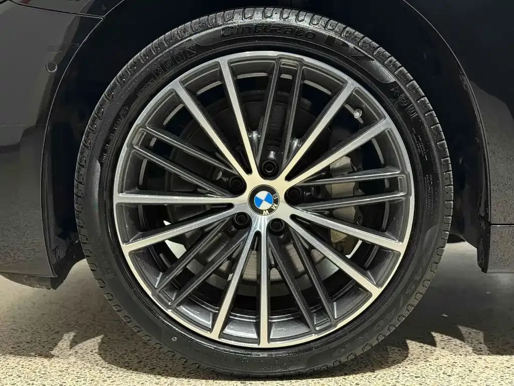 BMW 5 Series — фото 10
