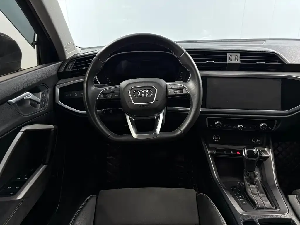 Audi Q3 — фото 10