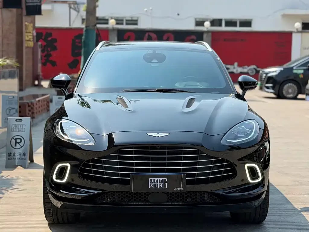 Aston Martin DBX