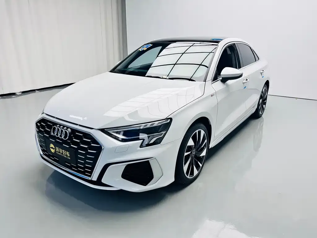 Audi A3 — фото 1