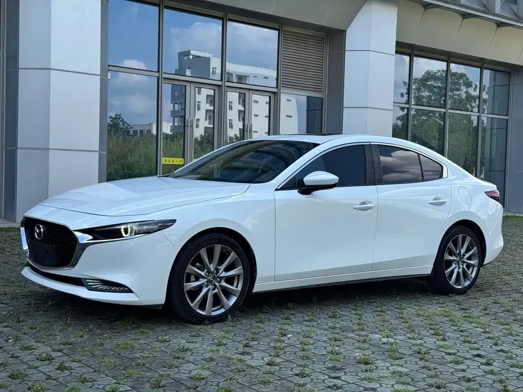 Mazda 3 Axela — фото 1
