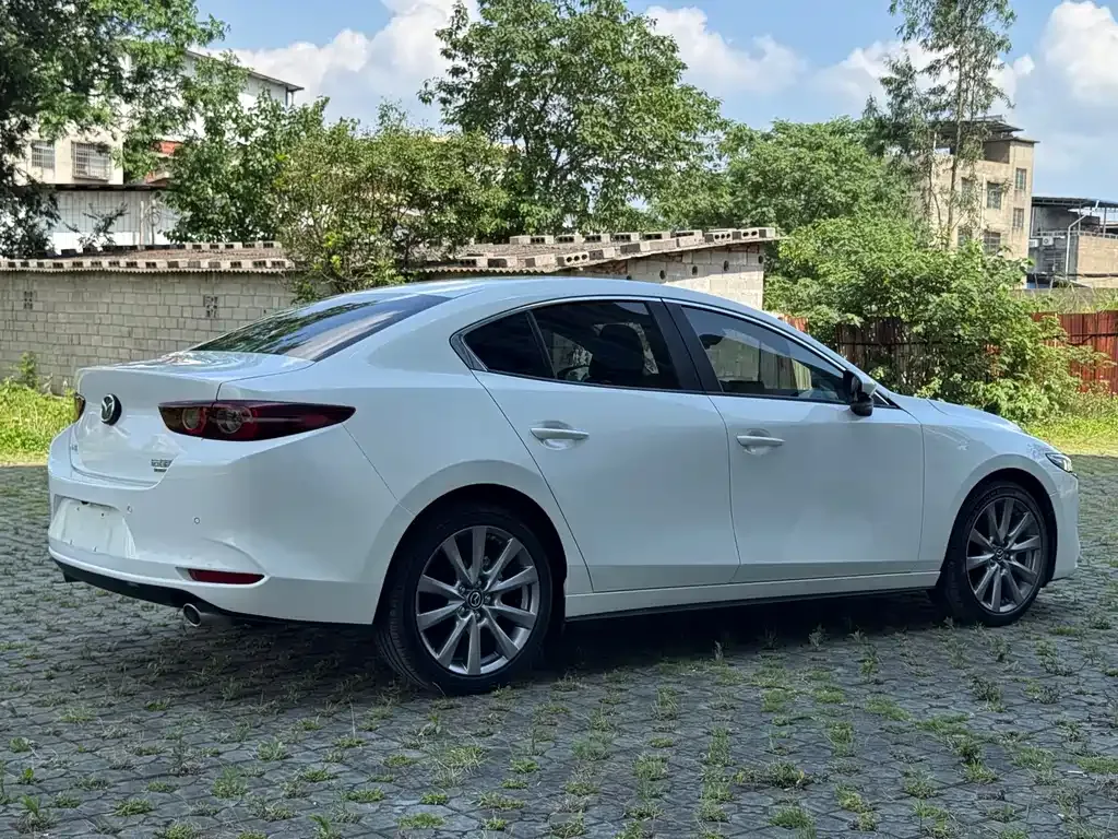 Mazda 3 Axela — фото 10