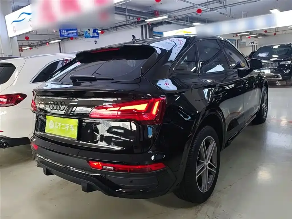 Audi Q5L Sportback — фото 5
