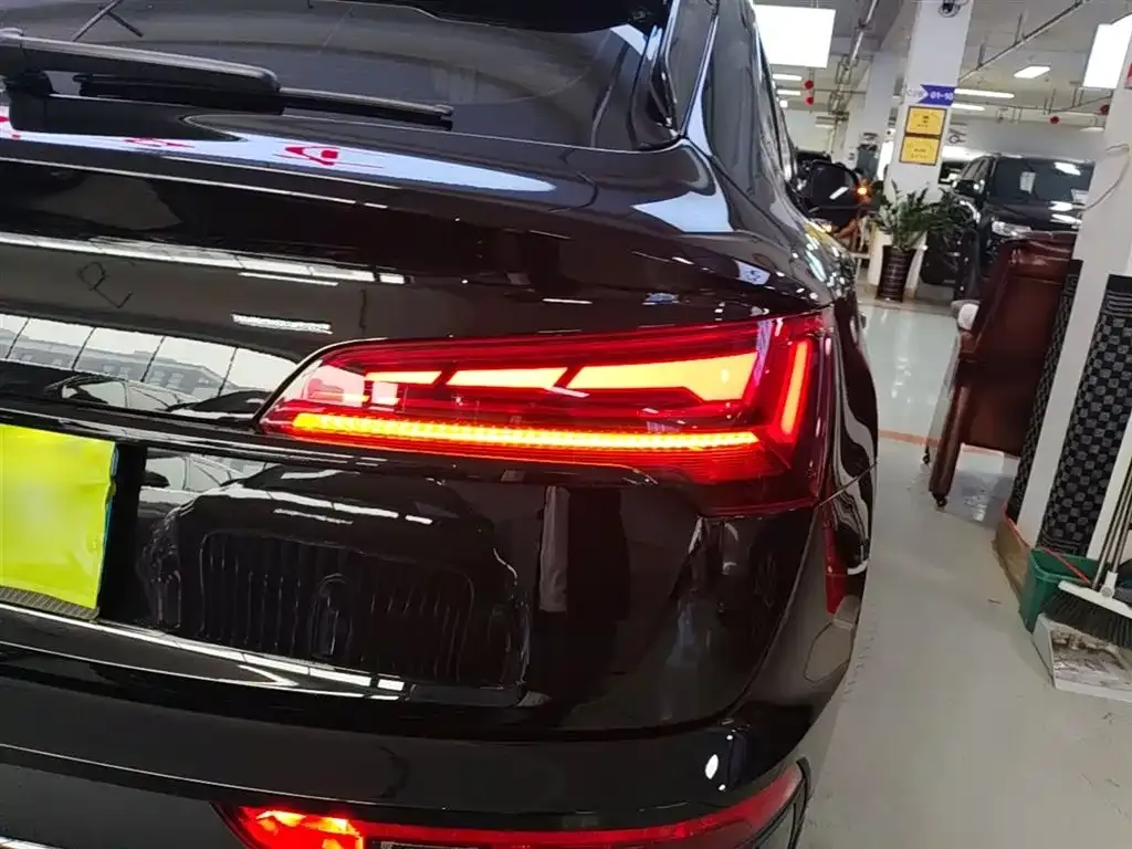 Audi Q5L Sportback — фото 7