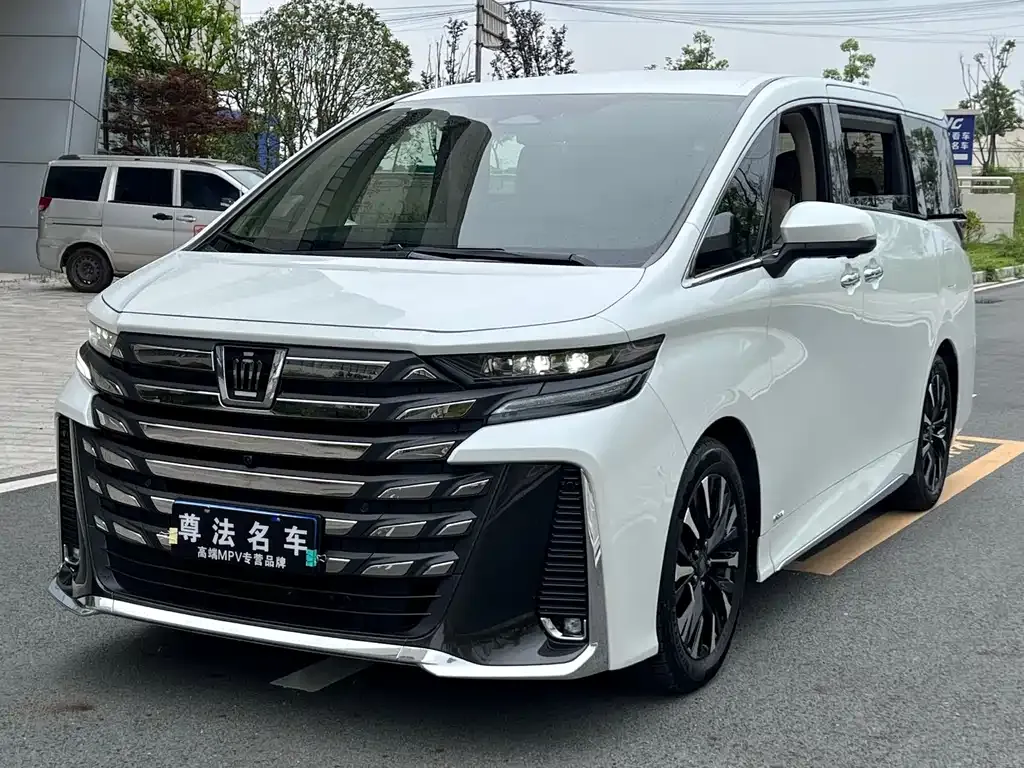 Toyota Vellfire — фото 1