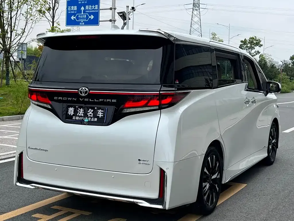 Toyota Vellfire — фото 8