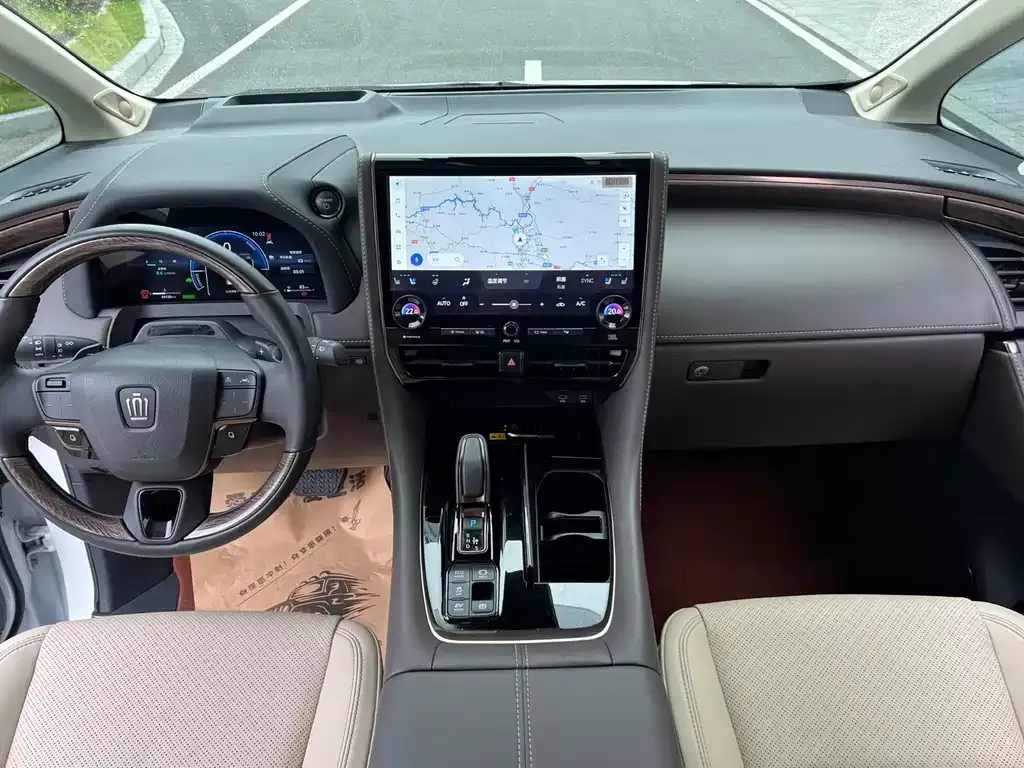 Toyota Vellfire — фото 4