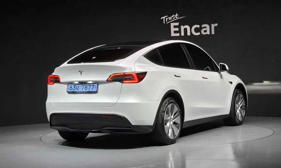 Tesla Model Y 2023 из KR, фото 2